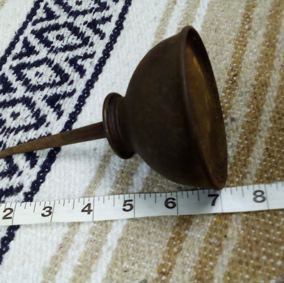 VINTAGE OIL CAN WITH TWIST OFF - Picture 2 of 9